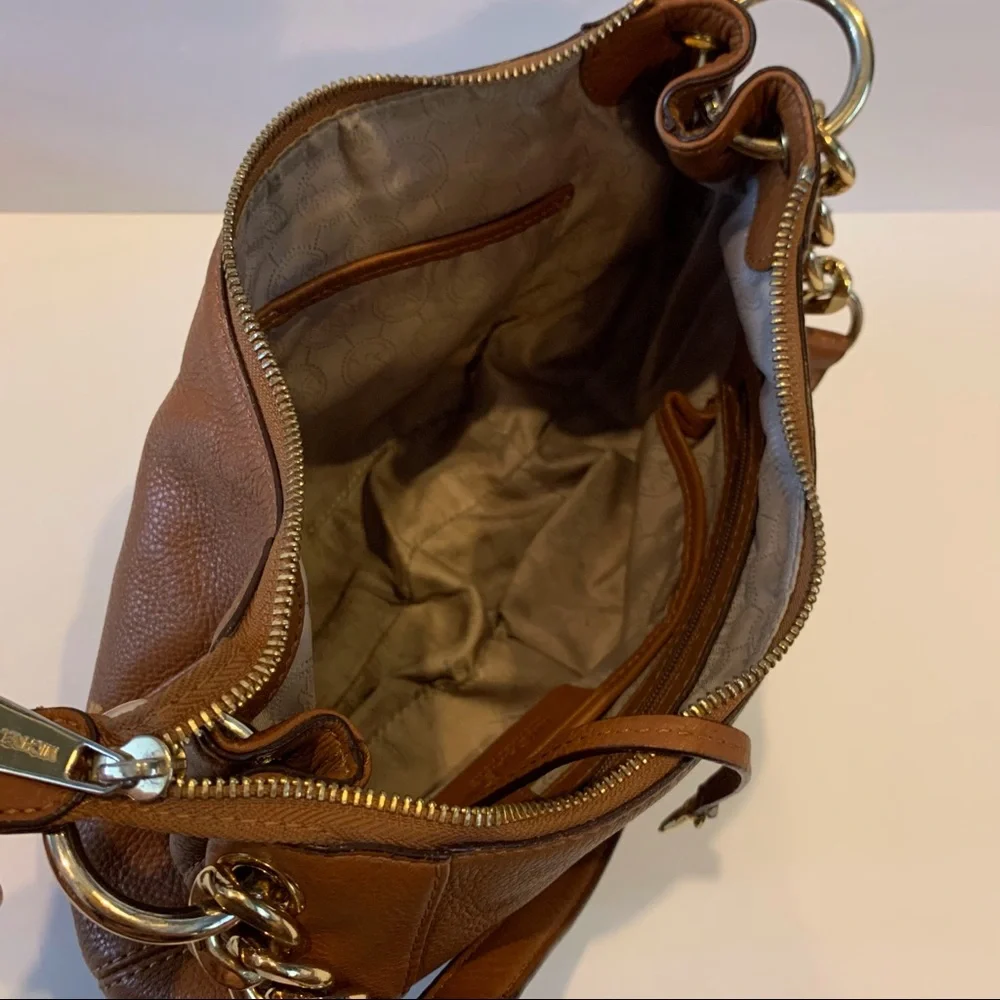 Michael Kors adorable shoulder